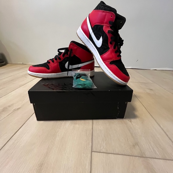 Jordan Other - Air Jordan 1 Mid SE